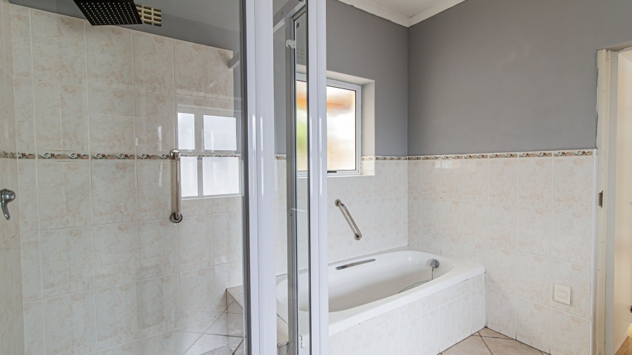 5 Bedroom Property for Sale in Myburgh Park Western Cape